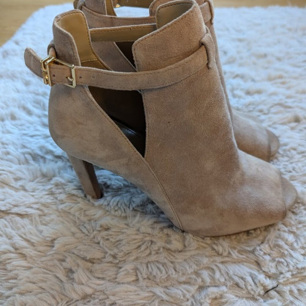 The MICHAEL Michael Kors Lawson Open Toe Suede Bootie Size 8 - Picture 6 of 6
